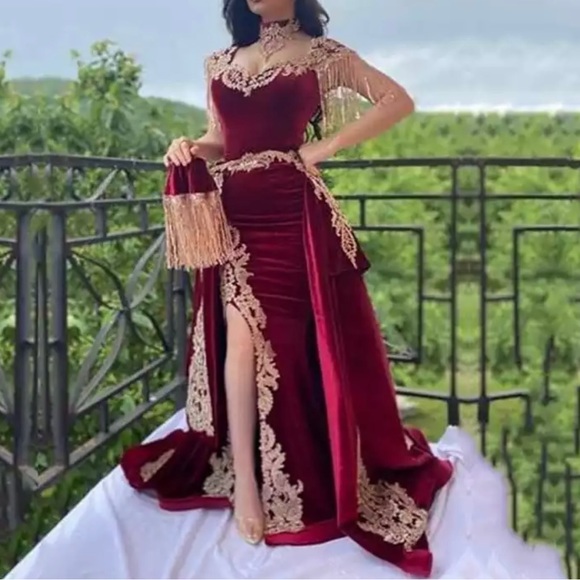 Arabic Mermaid Velvet Evening Dress 4 Pieces Overskirt Split Applique Lace Prom Gowns High Neck Tassel Algerian Outfit